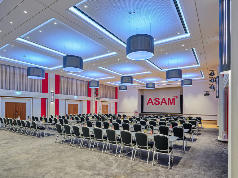 Großzügiger Tagungsraum im Businesshotel ASAM Straubing mit hohen Decken und moderner Veranstaltungstechnik. Großzügiger Tagungsraum im Businesshotel ASAM Straubing mit hohen Decken und moderner Veranstaltungstechnik.