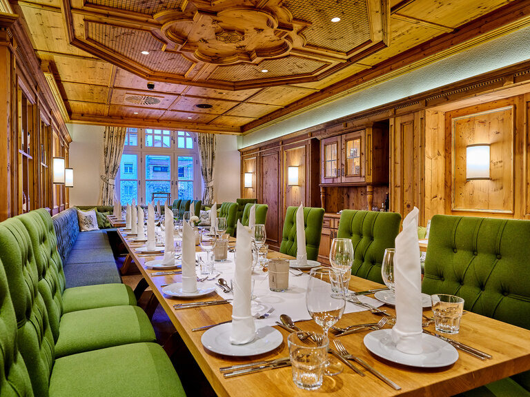 Uriges Bernauerstüberl als Nebenraum für Feiern im Hotel & Restaurant ASAM in Straubing.