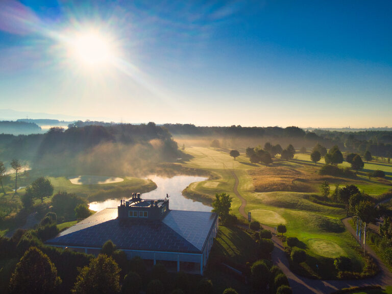 Ansicht des Golfplatzes vom Golfclub Gäuboden in Straubing.
